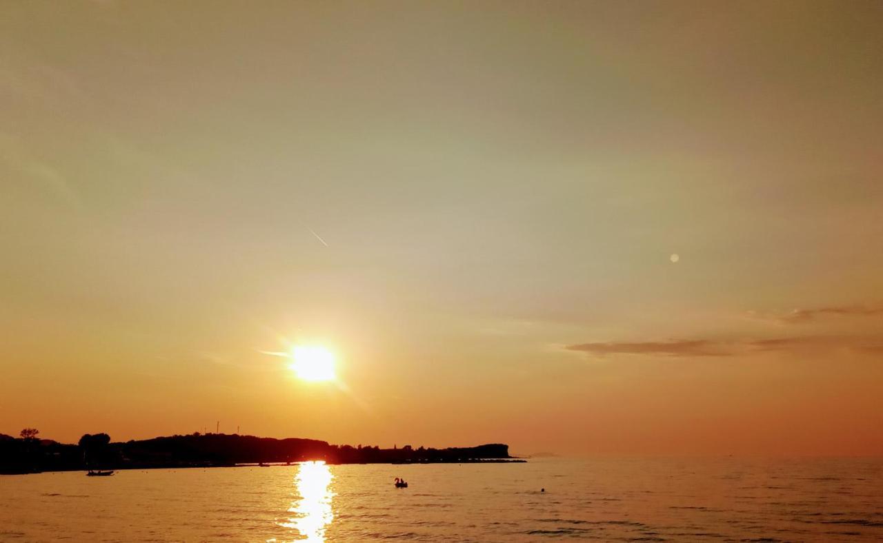 Nikos Seaside Apartments Litheres Luaran gambar
