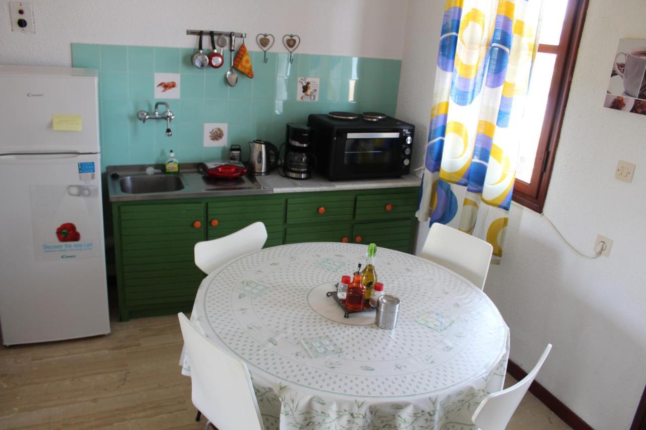 Nikos Seaside Apartments Litheres Luaran gambar