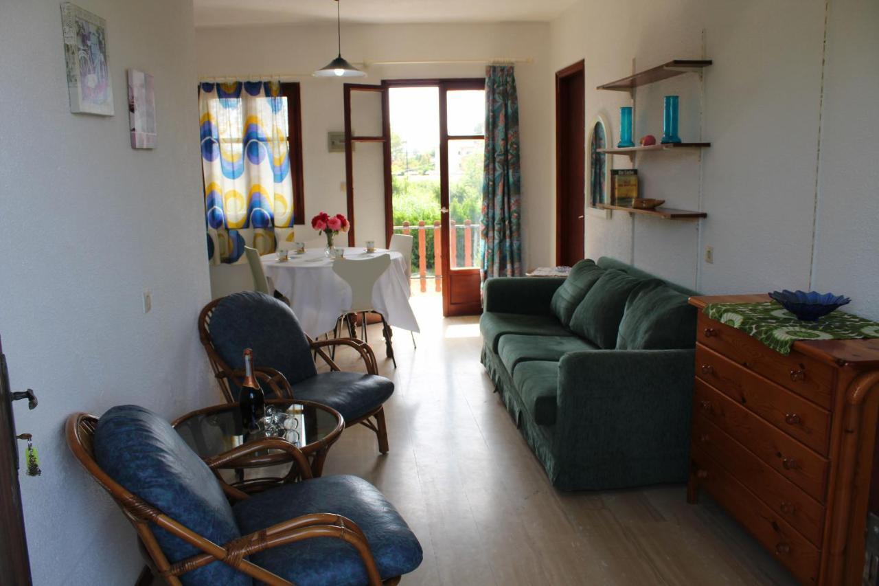 Nikos Seaside Apartments Litheres Luaran gambar