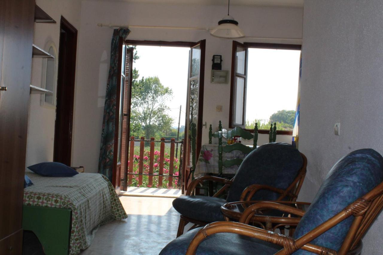 Nikos Seaside Apartments Litheres Luaran gambar