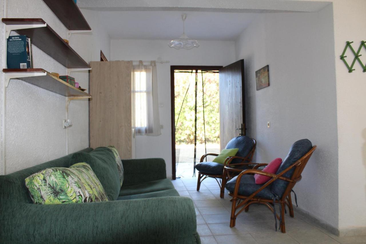 Nikos Seaside Apartments Litheres Luaran gambar